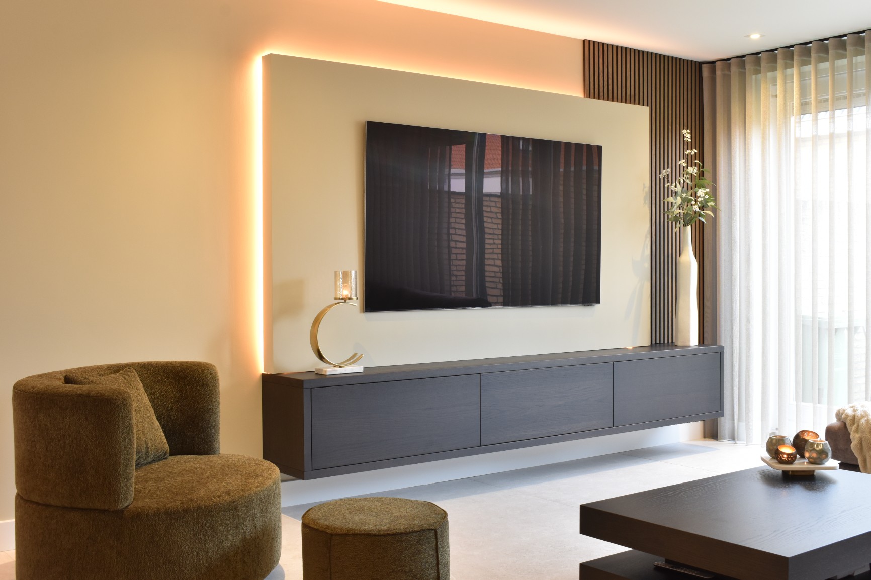 Over Enjoyce Interior