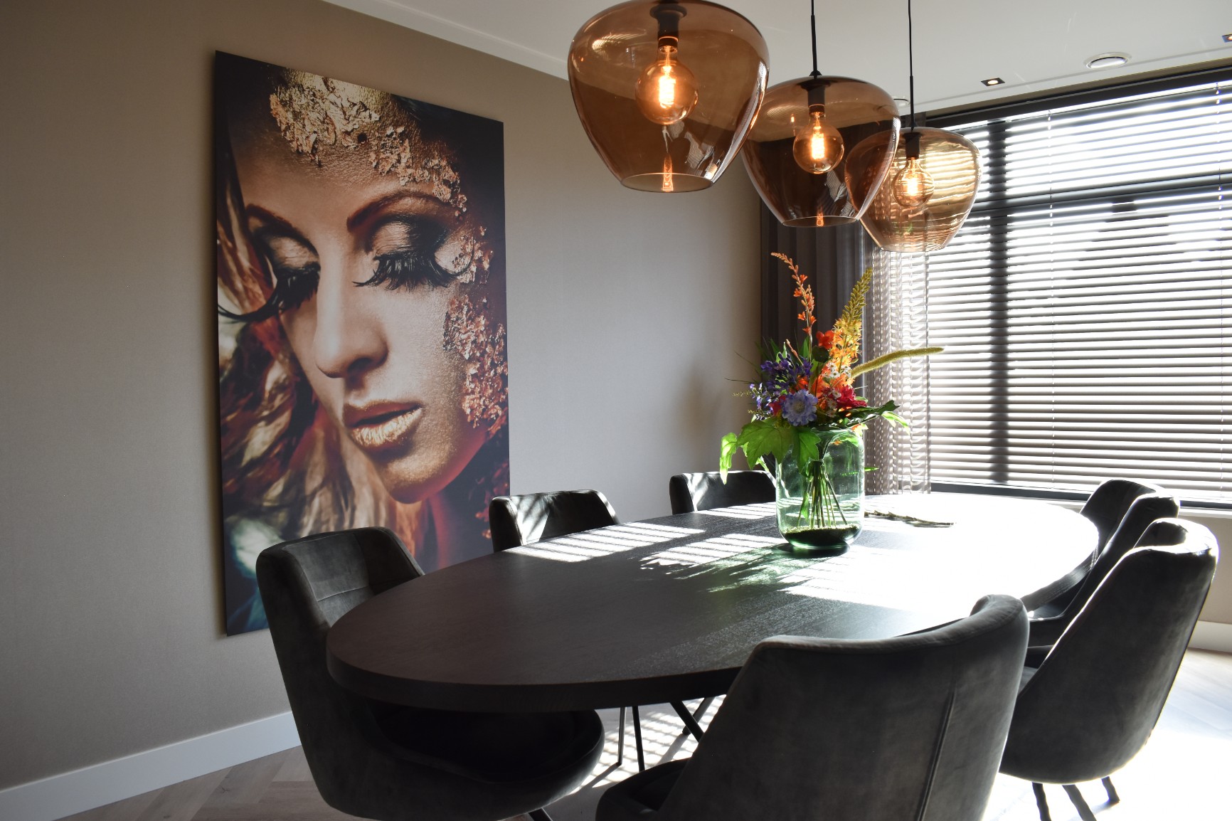 Over Enjoyce Interior